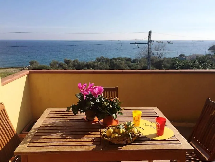 Casamarina Appartamento Frontemare Con Piscina Letojanni Apartment