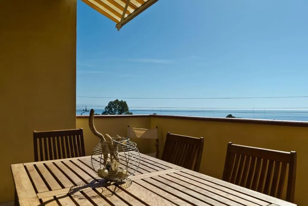 Casamarina Appartamento Frontemare Con Piscina Letojanni Apartment