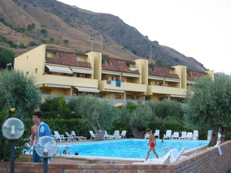 Casamarina Appartamento Frontemare Con Piscina Letojanni 0*,