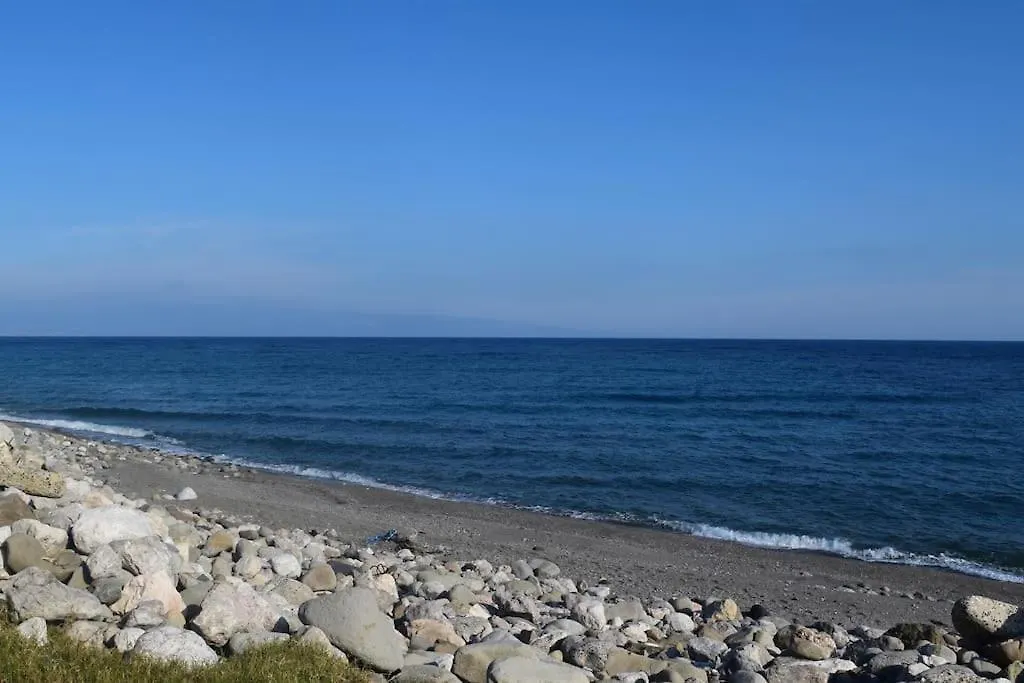 Casamarina Appartamento Frontemare Con Piscina Letojanni
