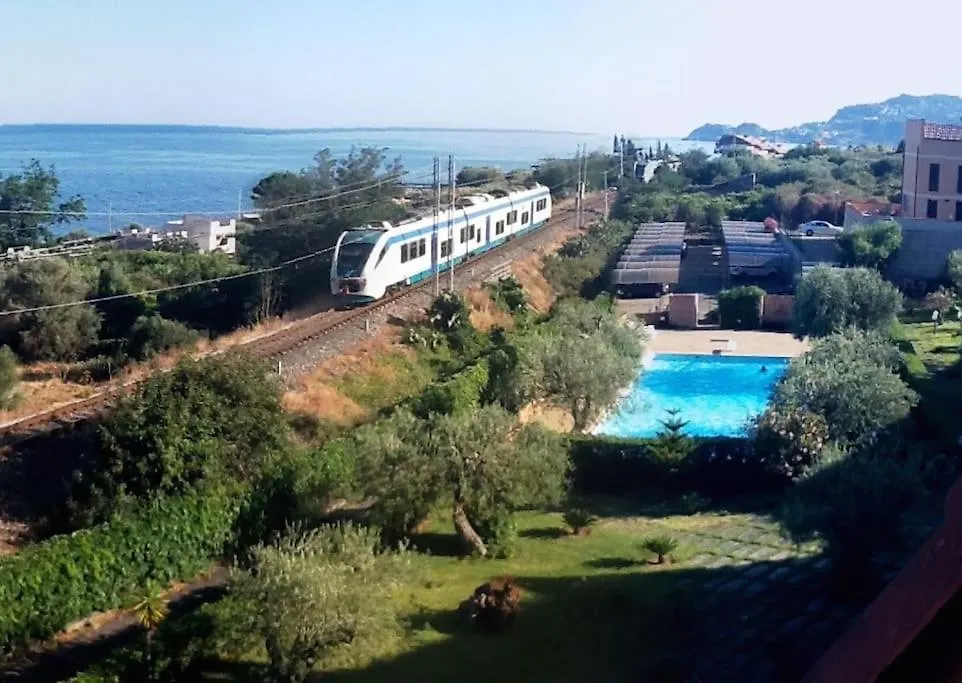 Casamarina Appartamento Frontemare Con Piscina Letojanni Italy
