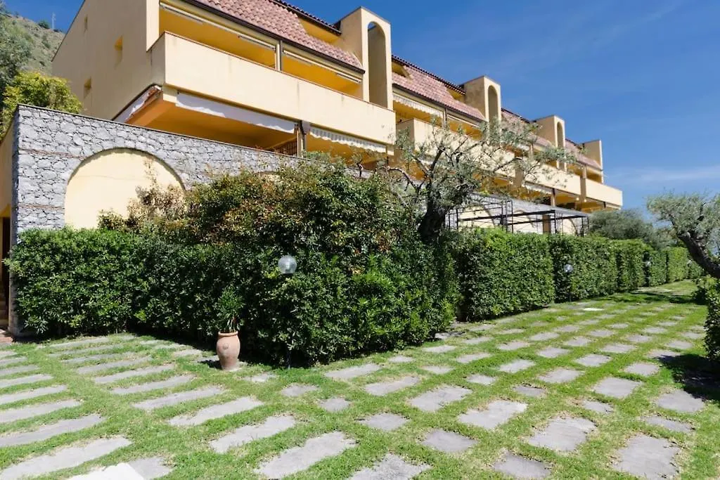 Casamarina Appartamento Frontemare Con Piscina Letojanni 0*,