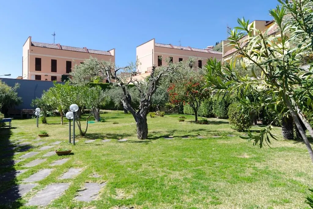 Casamarina Appartamento Frontemare Con Piscina Letojanni Apartment